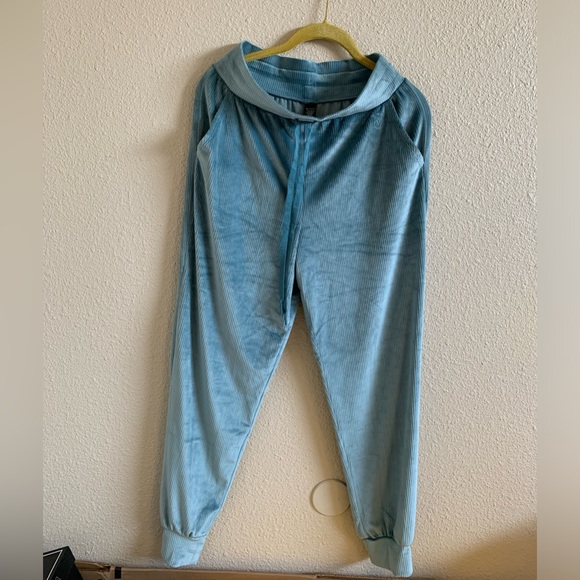 Victoria Secret On Point Velour Ribbed Joggers 🌴 - Picture 1 of 9
